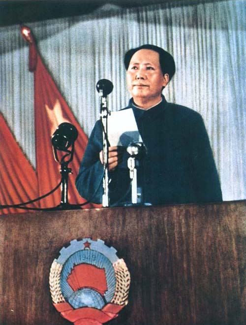 毛泽东在中国人民政治协商会议第一届全体会议上致开幕词。（1949年）